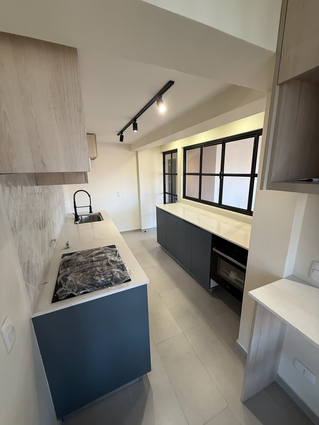 Cocina, hacia el acceso después de la remodelación