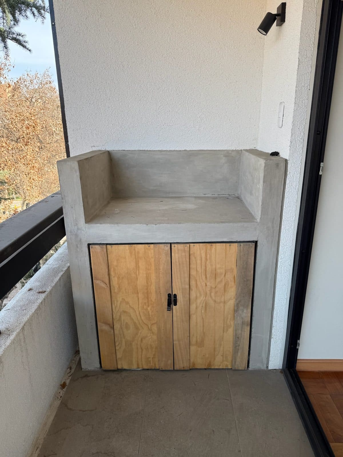 Mueble de apoyo en la logia