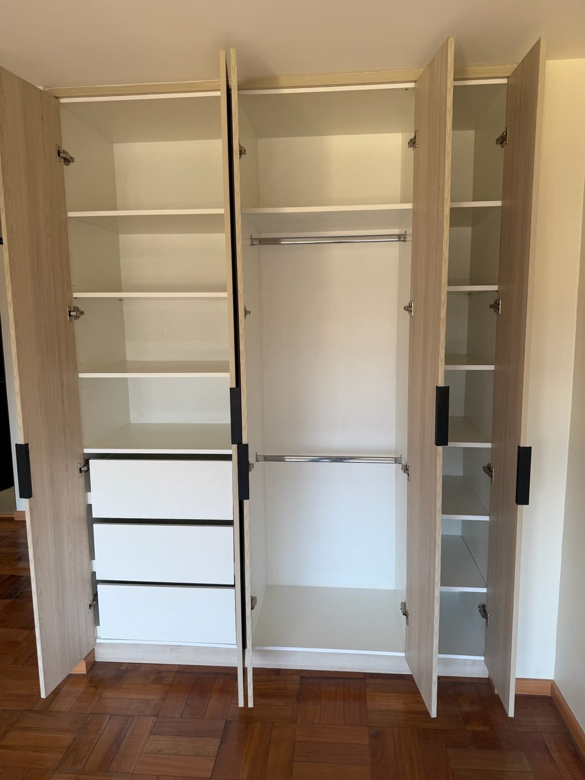 Closet a medida abierto